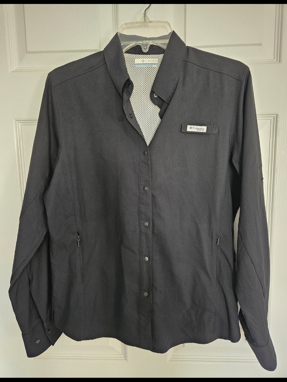 Columbia Women’s Black Long-Sleeve Button-Down Shirt